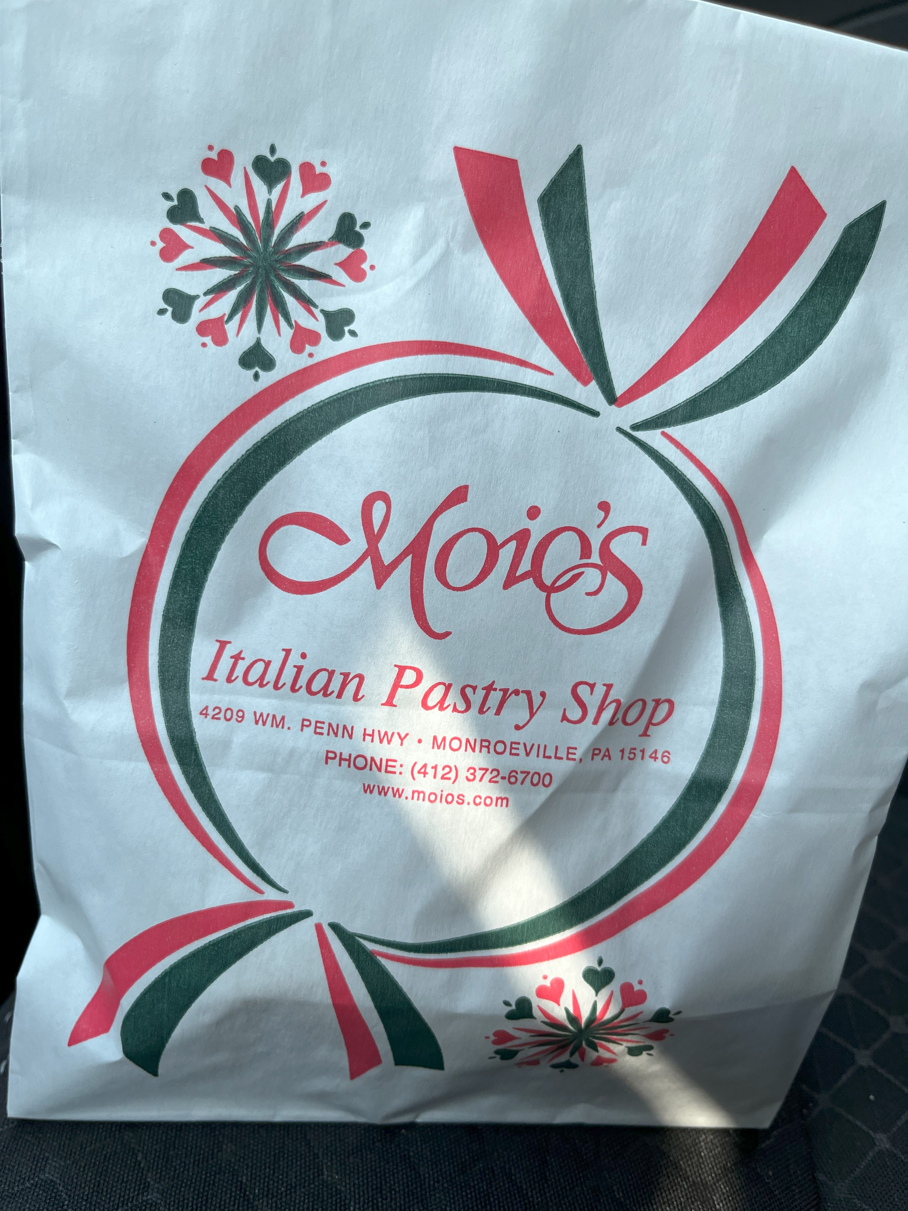 Moios Italian Patry Shop - Cannoli in the bag!
